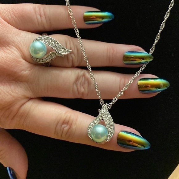 STRIKING green Pearl necklace matching Earring included - Picture 2 of 10